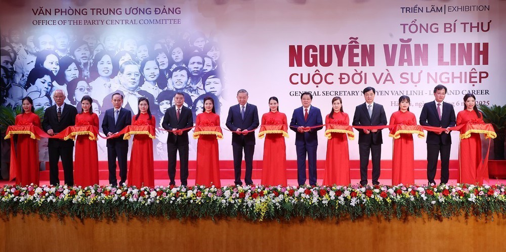 Tổng Bí thư Tô Lâm dự khai mạc Triển lãm “Tổng Bí thư Nguyễn Văn Linh - Cuộc đời và sự nghiệp” - Ảnh 2.