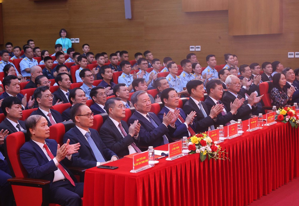 Tổng Bí thư Tô Lâm dự khai mạc Triển lãm “Tổng Bí thư Nguyễn Văn Linh - Cuộc đời và sự nghiệp” - Ảnh 9.