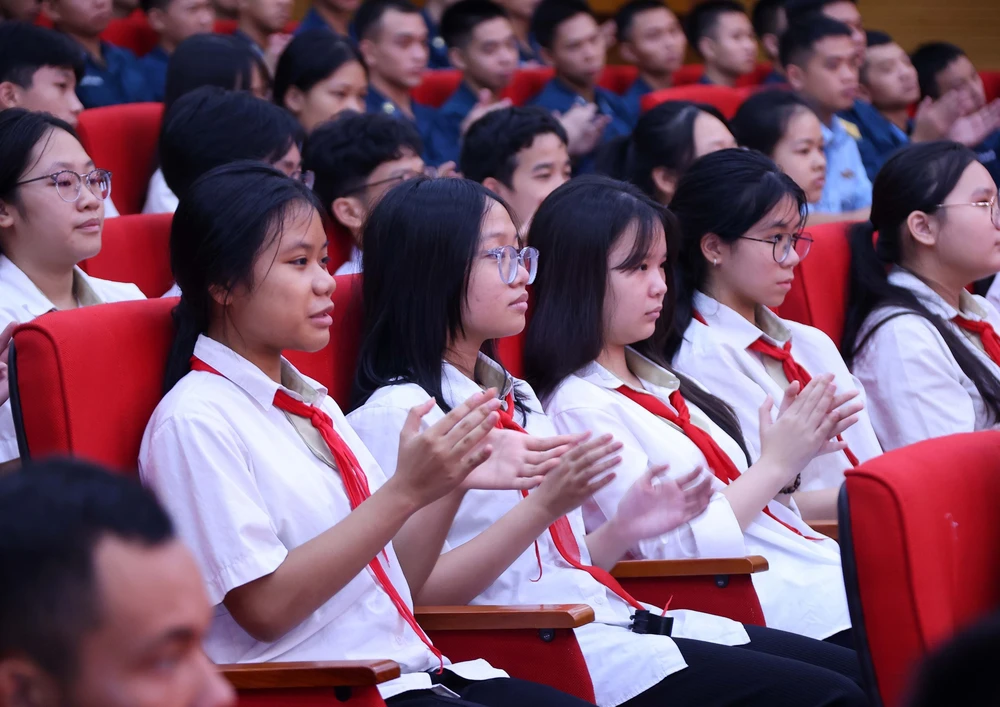 Tổng Bí thư Tô Lâm dự khai mạc Triển lãm “Tổng Bí thư Nguyễn Văn Linh - Cuộc đời và sự nghiệp” - Ảnh 10.