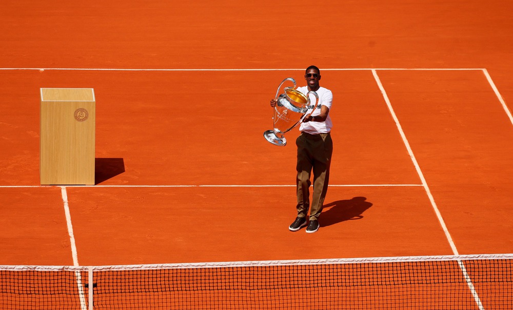 Sao PSG khoe cúp bạc Champions League trên sân đấu Roland Garros - Ảnh 6.