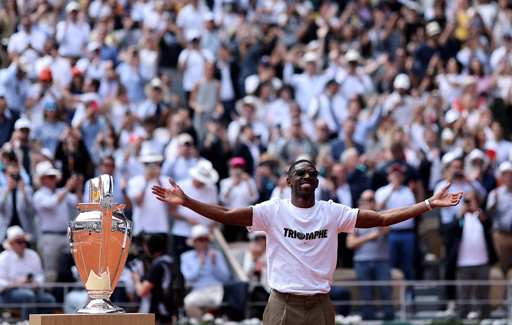 Sao PSG khoe cúp bạc Champions League trên sân đấu Roland Garros - Ảnh 5.