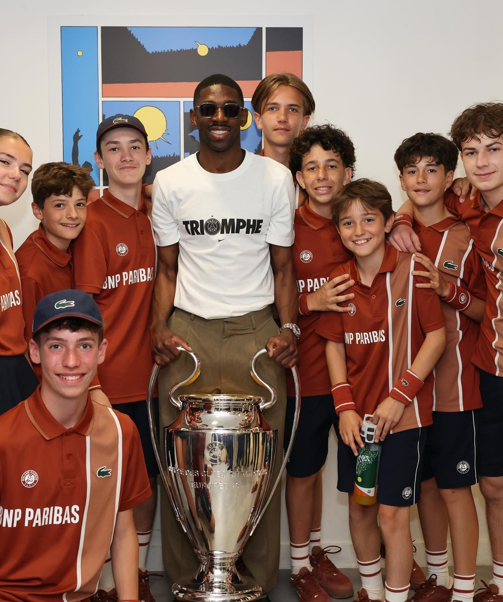 Sao PSG khoe cúp bạc Champions League trên sân đấu Roland Garros - Ảnh 7.
