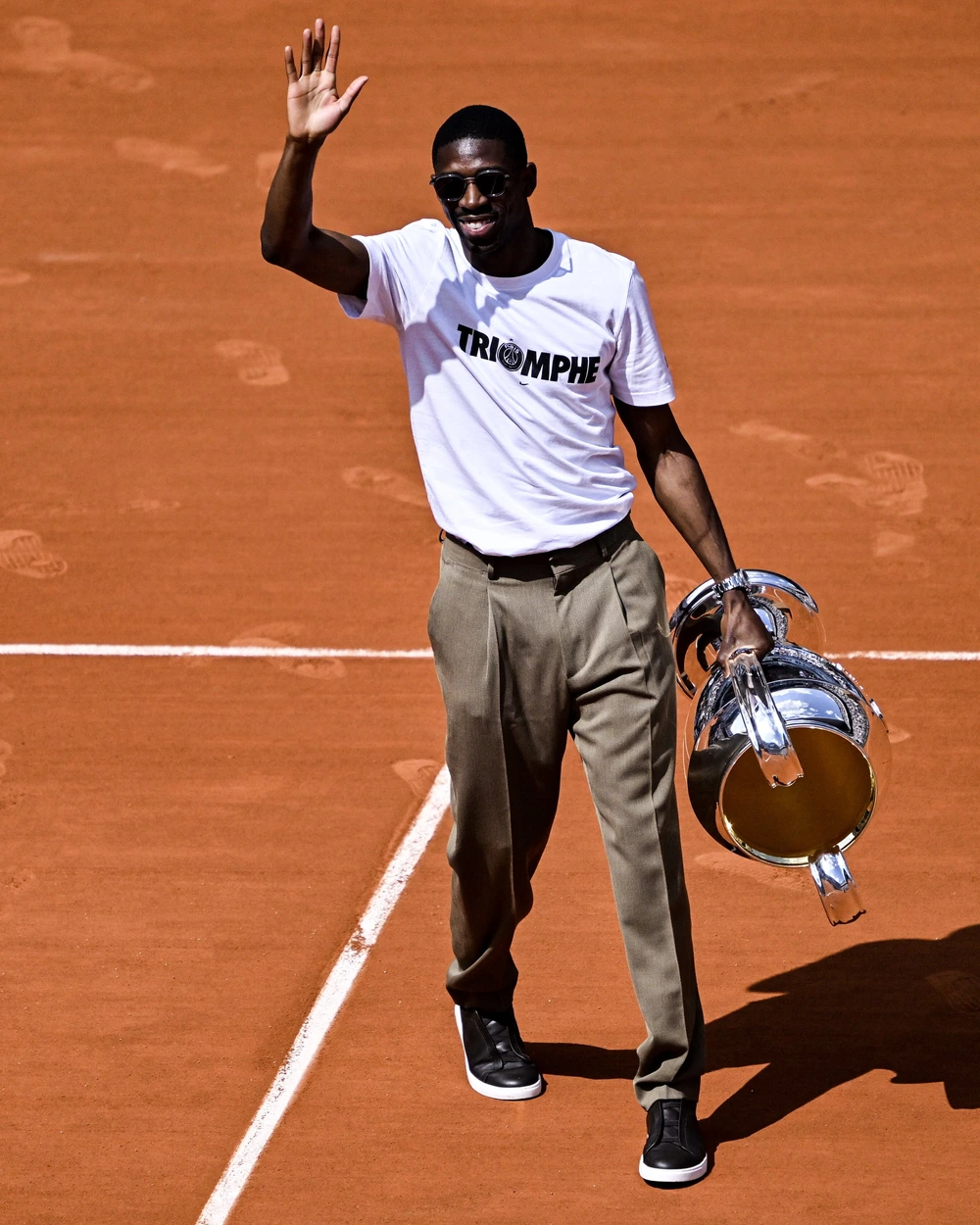 Sao PSG khoe cúp bạc Champions League trên sân đấu Roland Garros - Ảnh 3.