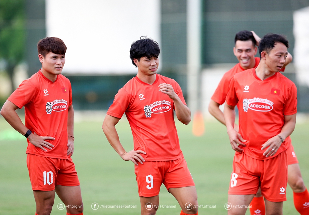 Công Phượng chia tay đội tuyển Việt Nam, HLV Kim Sang Sik thay bằng Quốc Việt - Ảnh 1.