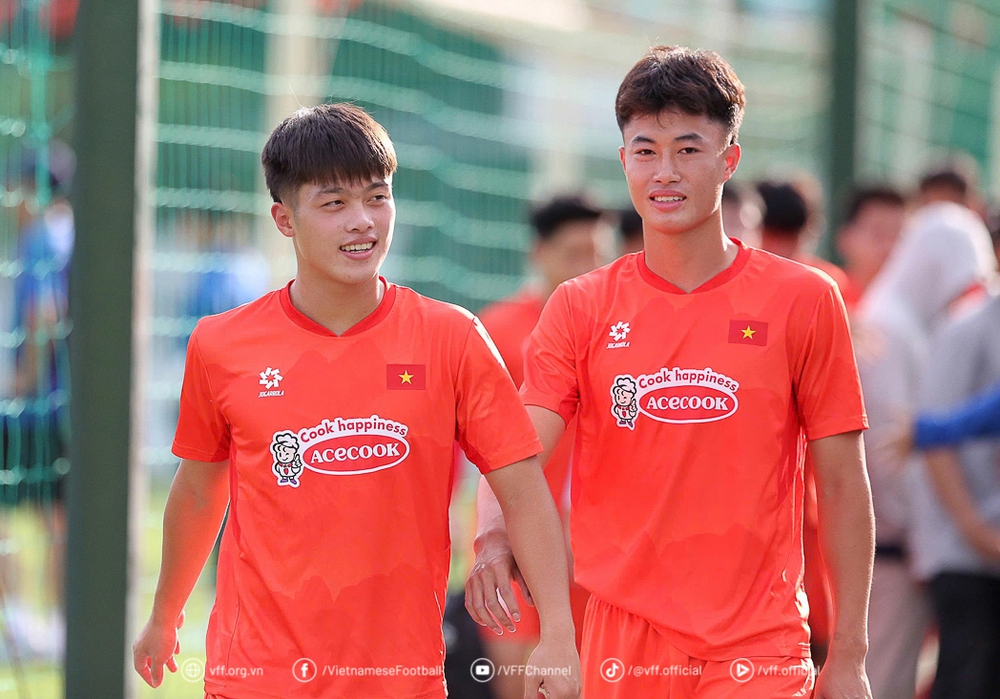 Công Phượng chia tay đội tuyển Việt Nam, HLV Kim Sang Sik thay bằng Quốc Việt - Ảnh 3.