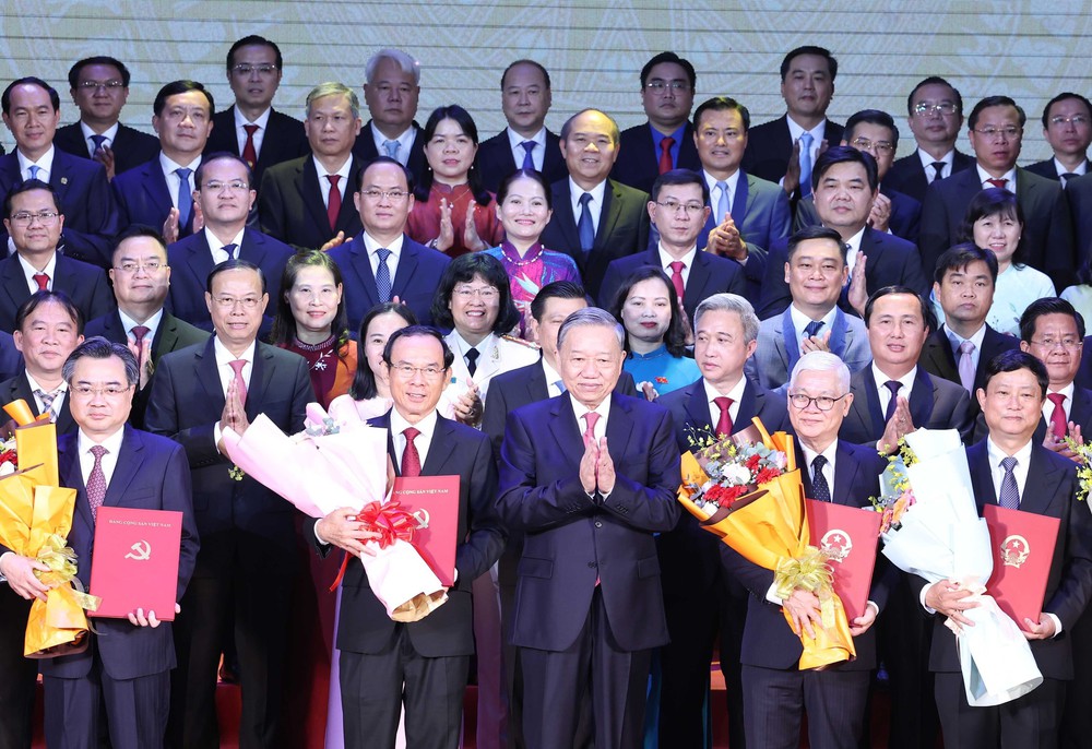 Tổng Bí thư Tô Lâm dự Lễ công bố Nghị quyết, quyết định thành lập Thành phố, Đảng bộ và lãnh đạo TP.HCM - Ảnh 7.