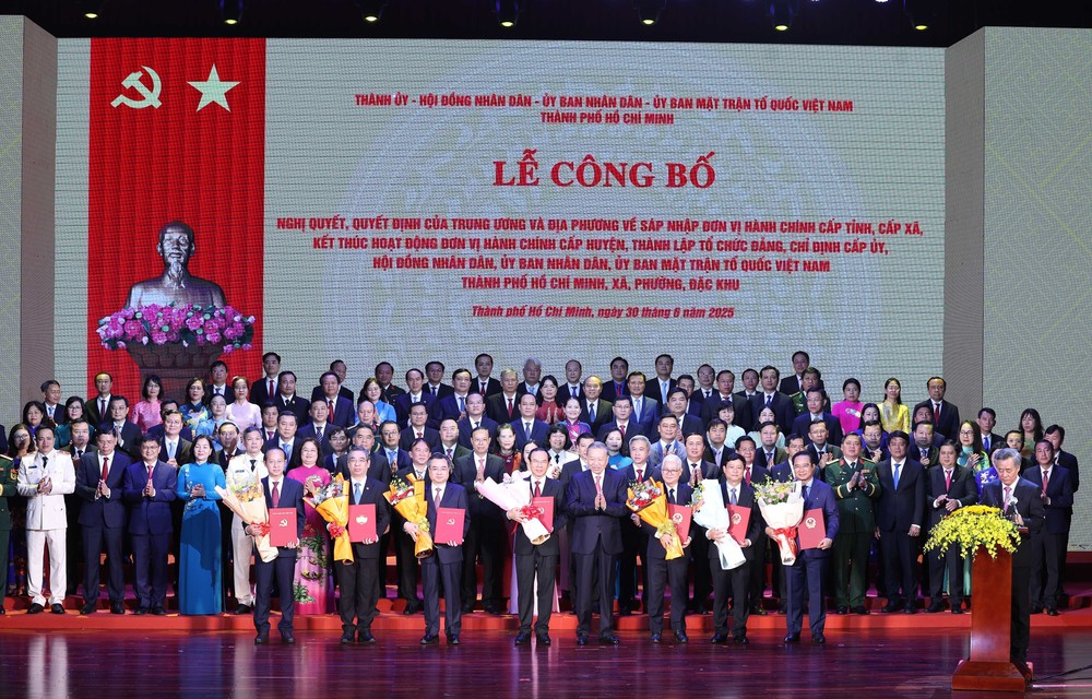 Tổng Bí thư Tô Lâm dự Lễ công bố Nghị quyết, quyết định thành lập Thành phố, Đảng bộ và lãnh đạo TP.HCM - Ảnh 8.