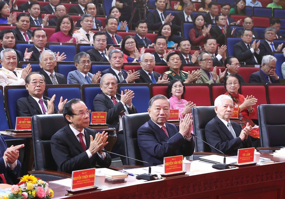 Tổng Bí thư Tô Lâm dự Lễ công bố Nghị quyết, quyết định thành lập Thành phố, Đảng bộ và lãnh đạo TP.HCM - Ảnh 2.