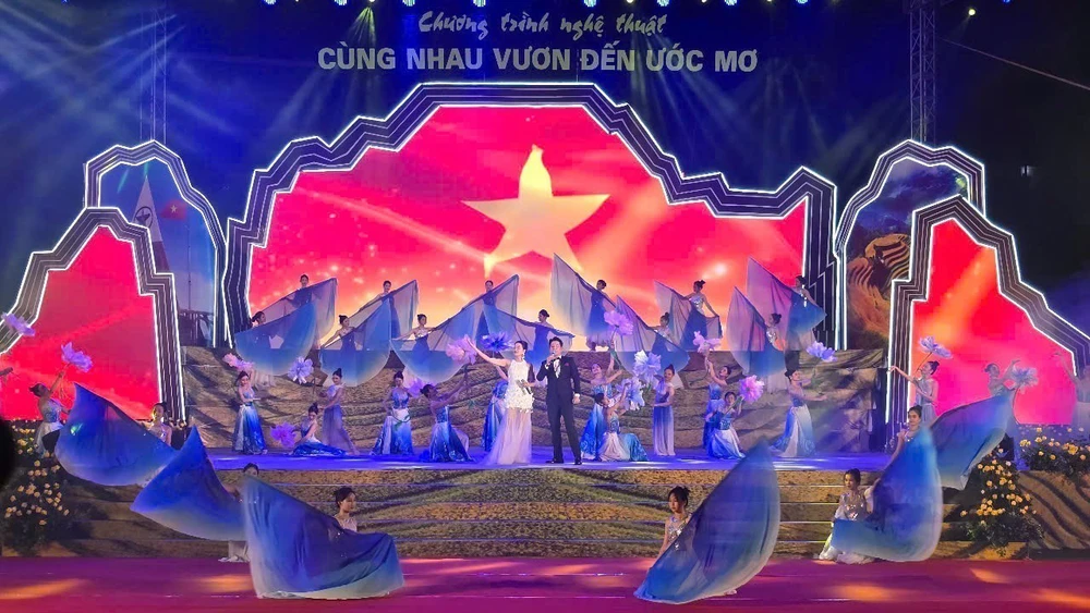 Chương trình nghệ thuật &quot;Cùng nhau vươn tới ước mơ&quot; chào mừng thành lập tỉnh Lào Cai mới - Ảnh 2.