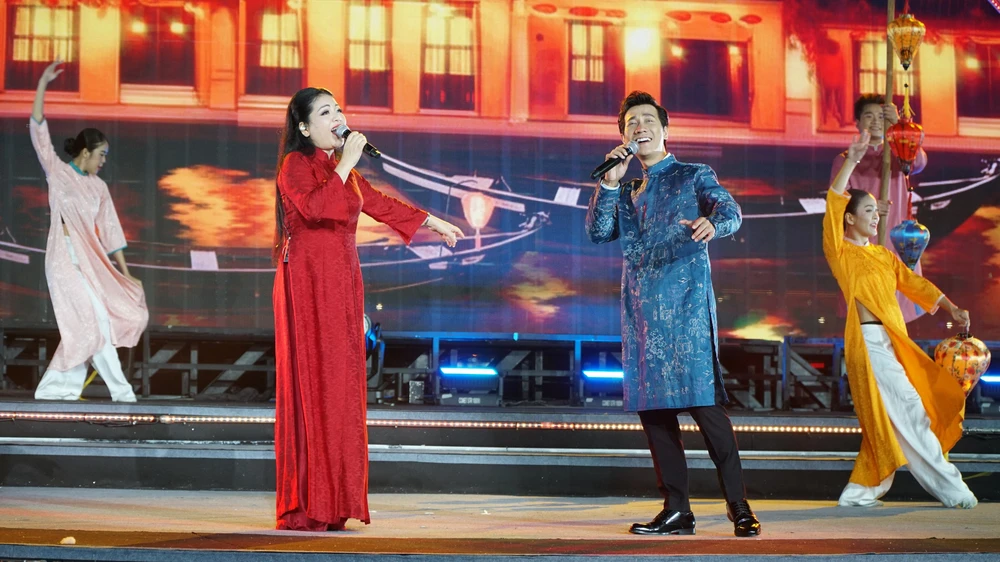 Chương trình nghệ thuật, trình diễn pháo hoa “Đà Nẵng - Bay cao cùng đất nước&quot; - Ảnh 2.