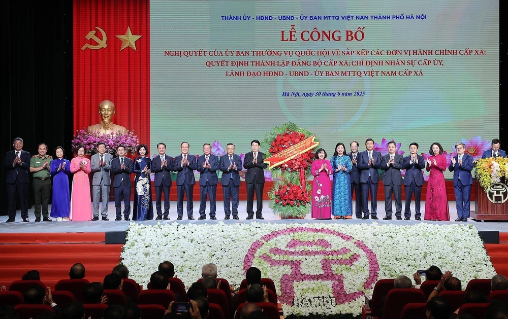 Chủ tịch nước Lương Cường : Mở ra không gian phát triển mới để Hà Nội phát huy tốt hơn nữa vai trò đầu tàu - Ảnh 6.