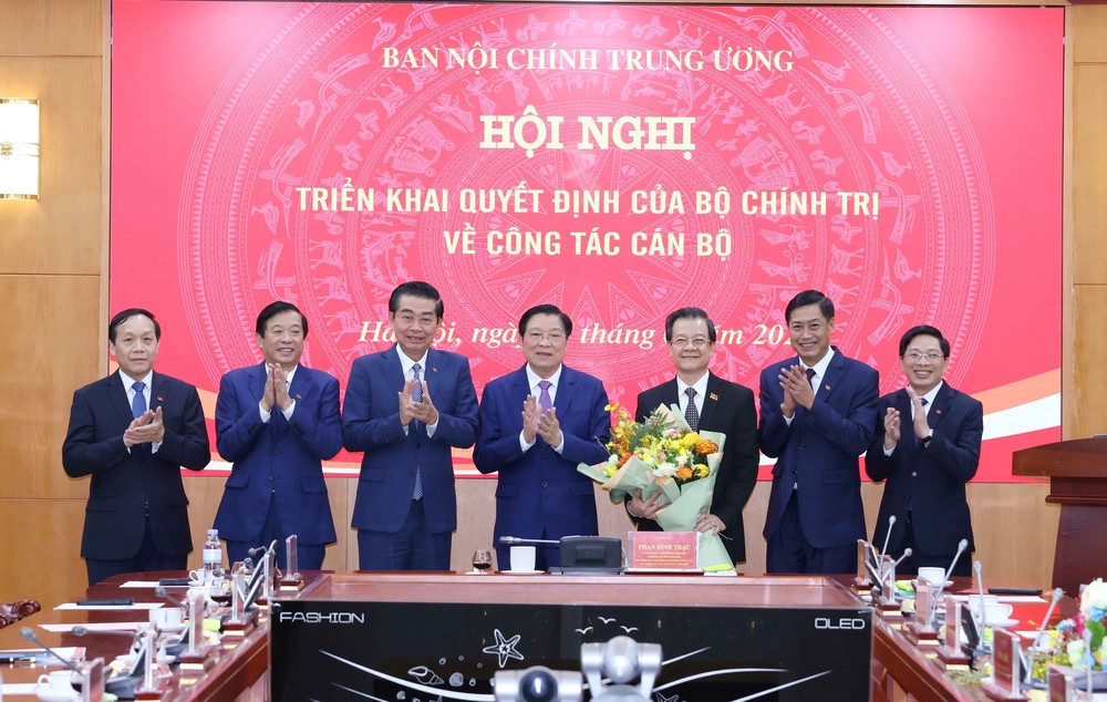 Trao Quyết định của Bộ Chính trị điều động, bổ nhiệm Phó Trưởng Ban Nội chính Trung ương - Ảnh 4.
