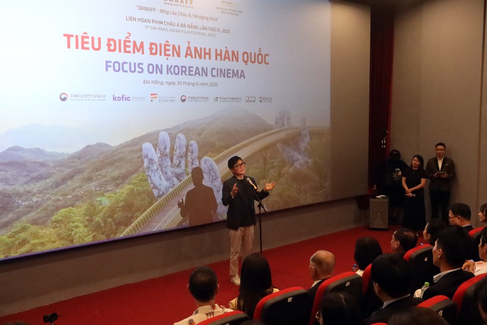 Liên hoan phim châu Á Đà Nẵng lần thứ III: Phim hay, vé miễn phí - người dân, du khách háo hức ra rạp - Ảnh 1.
