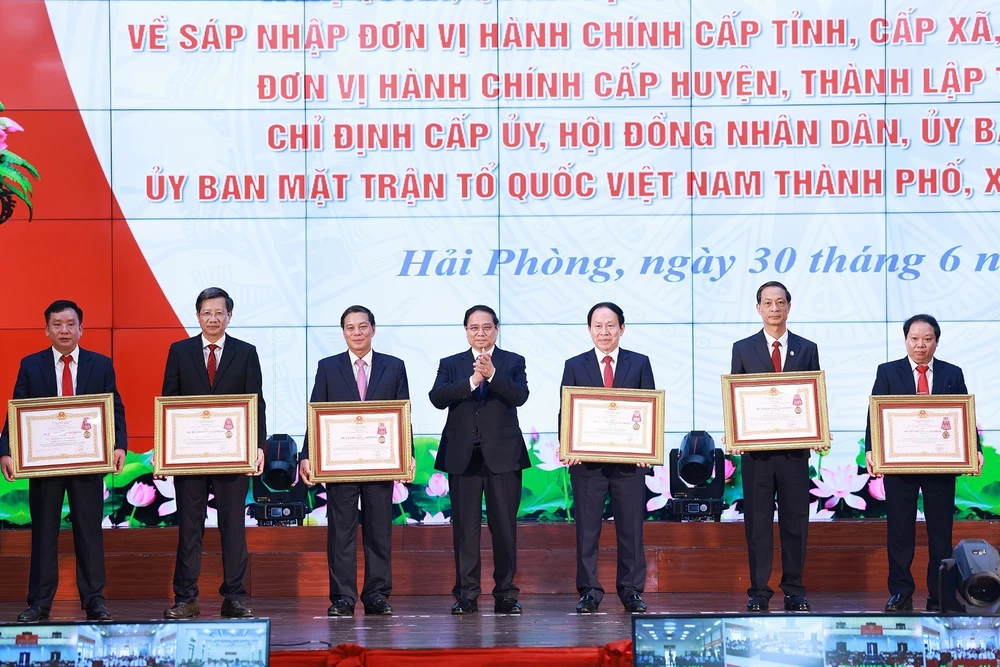 Thủ tướng Phạm Minh Chính: Lễ công bố chính quyền địa phương 2 cấp là sự kiện lịch sử - Ngày hội của non sông - Ảnh 4.
