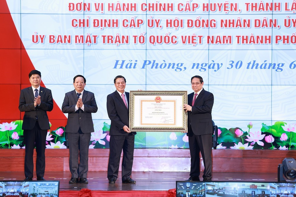 Thủ tướng Phạm Minh Chính: Lễ công bố chính quyền địa phương 2 cấp là sự kiện lịch sử - Ngày hội của non sông - Ảnh 5.
