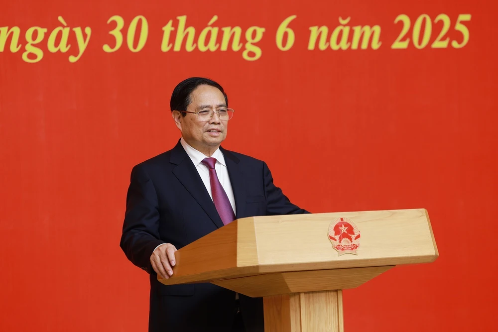 Thủ tướng Phạm Minh Chính trao quyết định bổ nhiệm 2 Bí thư Tỉnh uỷ làm cán bộ cấp Thứ trưởng - Ảnh 1.