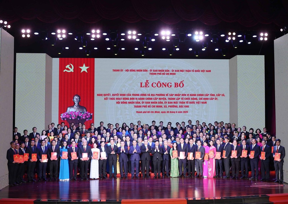 Tổng Bí thư Tô Lâm dự Lễ công bố Nghị quyết, quyết định thành lập Thành phố, Đảng bộ và lãnh đạo TP.HCM - Ảnh 6.