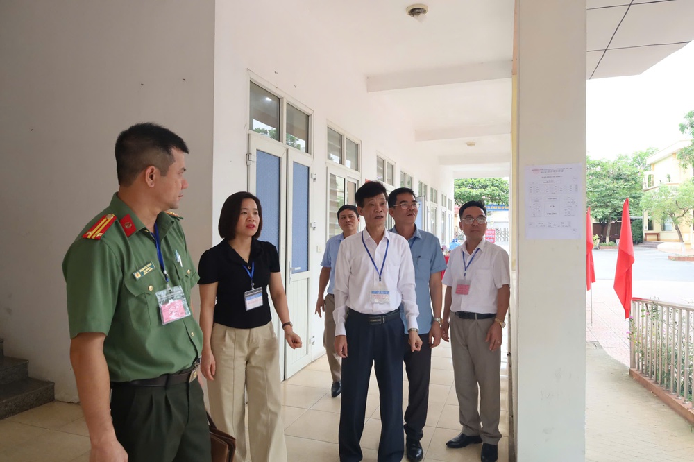 Kỳ thi vào lớp 10 ở các địa phương: An toàn, nghiêm túc, đúng quy chế - Ảnh 2.