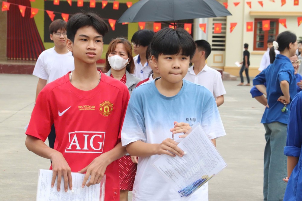 Kỳ thi vào lớp 10 ở các địa phương: An toàn, nghiêm túc, đúng quy chế - Ảnh 3.