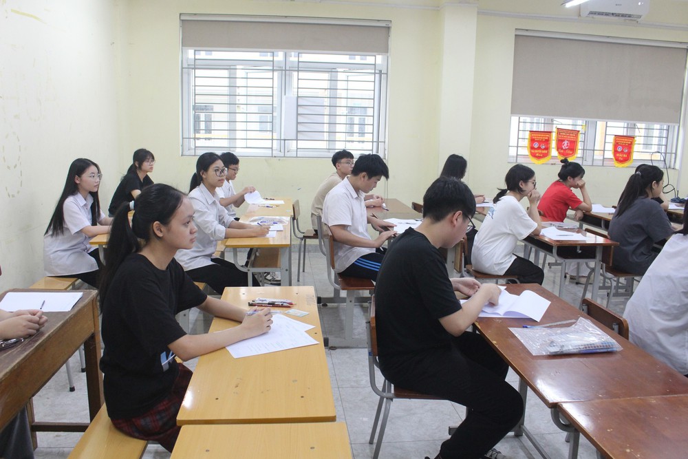 Kỳ thi vào lớp 10 ở các địa phương: An toàn, nghiêm túc, đúng quy chế - Ảnh 1.