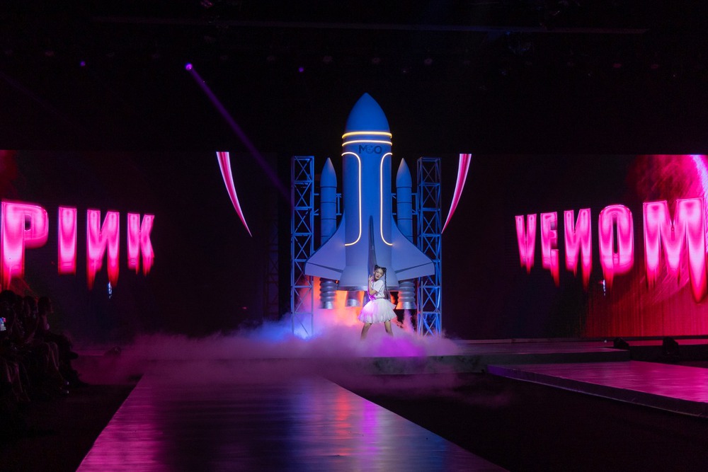 Dàn mẫu nhí toả sáng tại đêm thời trang &quot;Cosmo The Show 2025 - Crescent&quot; - Ảnh 1.