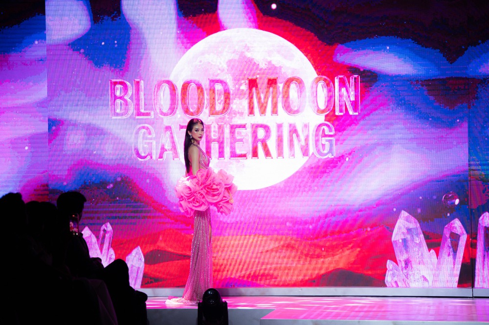 Đinh Thị Triều Tiên ‘bứt phá’ tại fashion show của Miss Cosmo Vietnam - Ảnh 3.