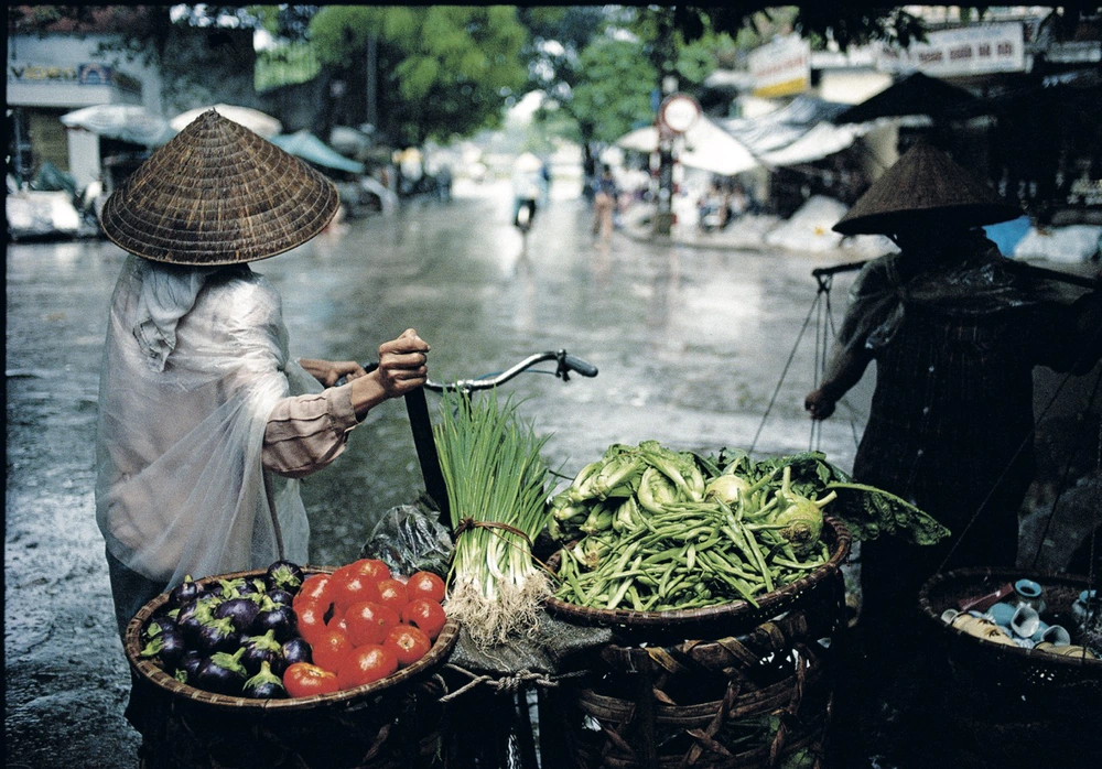Trăm bức ảnh thương nhớ gọi &quot;Hà Nội ơi&quot; - Ảnh 1.