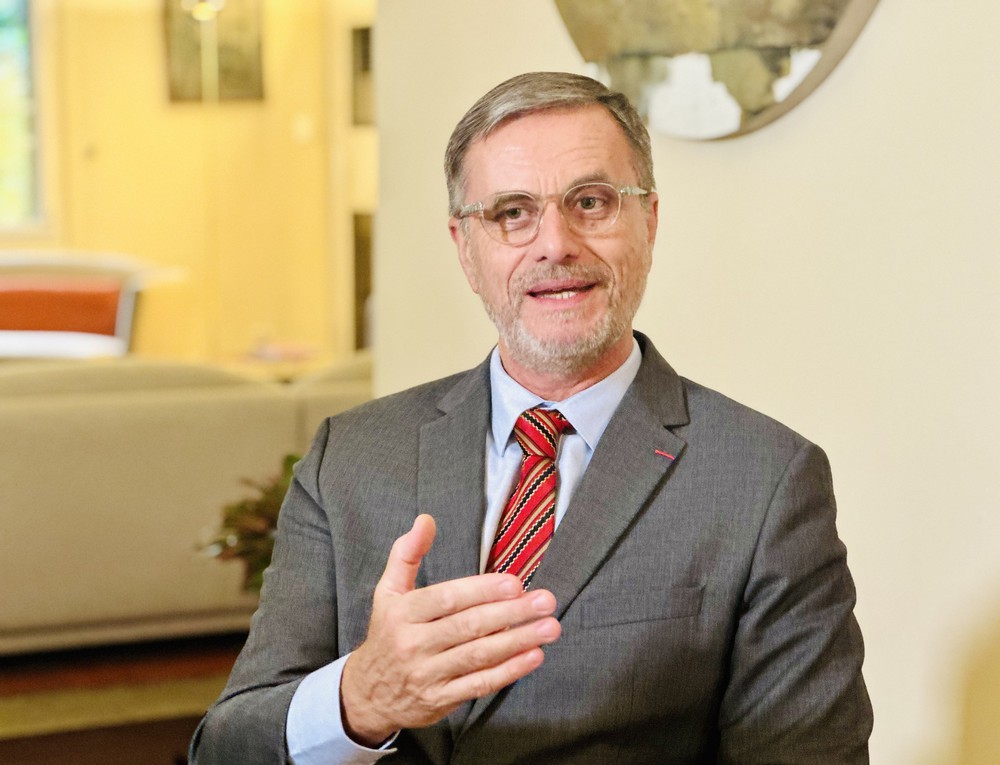 Đại sứ Pháp Olivier Brochet: Tiếng nói của Việt Nam tại Hội nghị Đại dương rất có ý nghĩa - Ảnh 1.