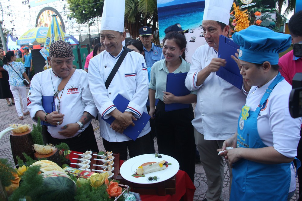 Đặc sắc văn hóa ẩm thực xứ "rừng trầm biển yến" - Ảnh 4. Đặc sắc văn hóa ẩm thực xứ "rừng trầm biển yến" - Ảnh 4.