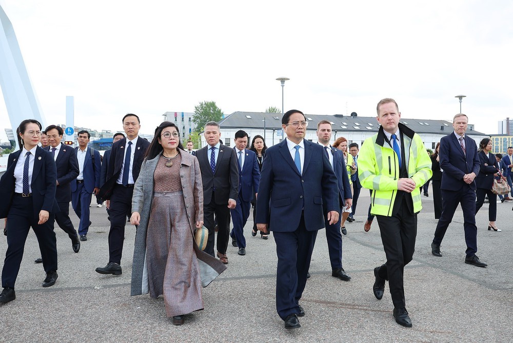 Hình ảnh Thủ tướng Phạm Minh Chính tham quan cảng Tallinna Sadam - Ảnh 1.