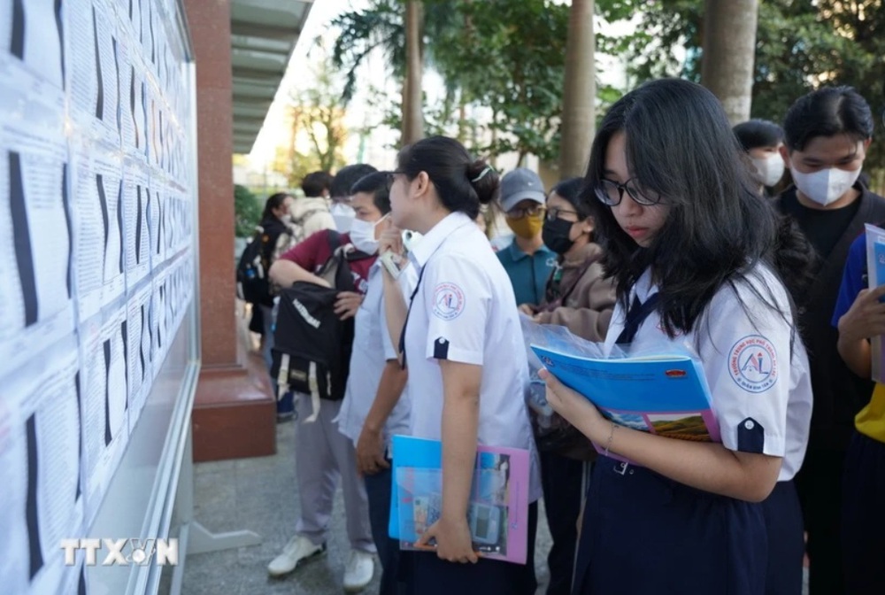 Nhiều cơ sở đào tạo bỏ xét tuyển tổ hợp C00 trong tuyển sinh Đại học 2025 - Ảnh 1.