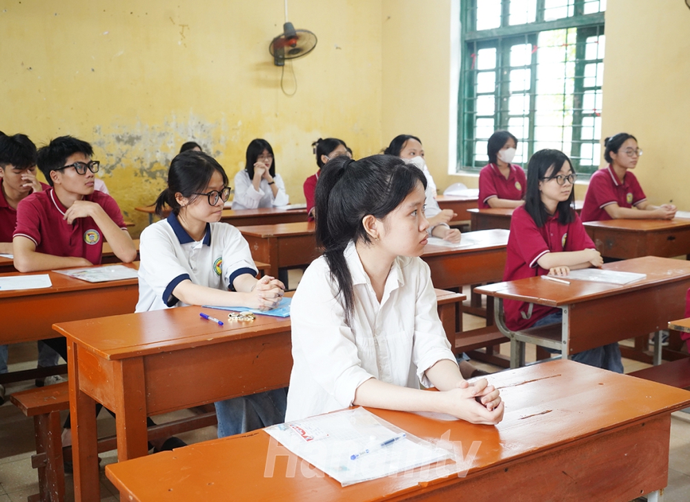 Kỳ thi vào lớp 10 công lập: Nghiêm túc nhưng không gây áp lực với thí sinh - Ảnh 6.