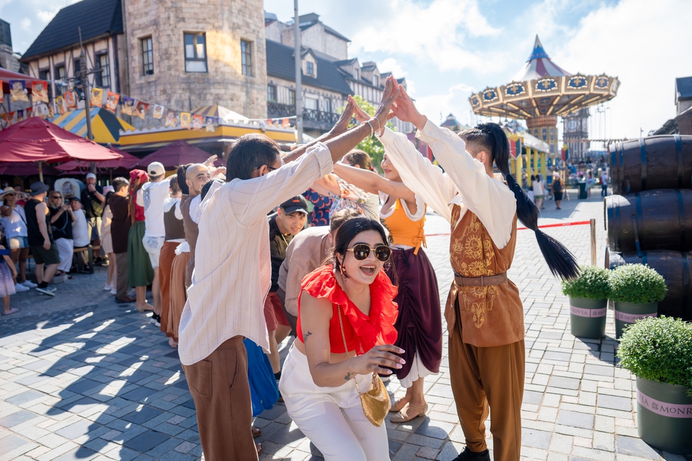 Đạo diễn vũ đạo của MV Bắc Bling dàn dựng show diễn &quot;siêu hot&quot; tại Ba Na Hills - Ảnh 6.
