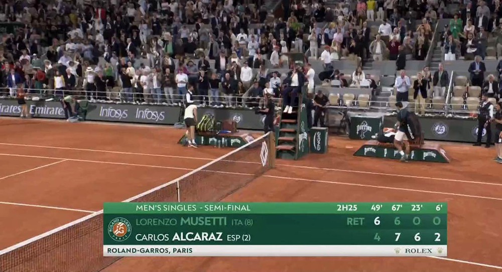 Ngược dòng trước Musetti nhờ bản lĩnh và may mắn, Alcaraz lọt vào chung kết Roland Garros 2025 - Ảnh 2.