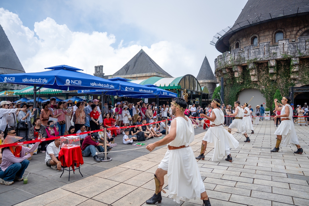 Đạo diễn vũ đạo của MV Bắc Bling dàn dựng show diễn &quot;siêu hot&quot; tại Ba Na Hills - Ảnh 7.