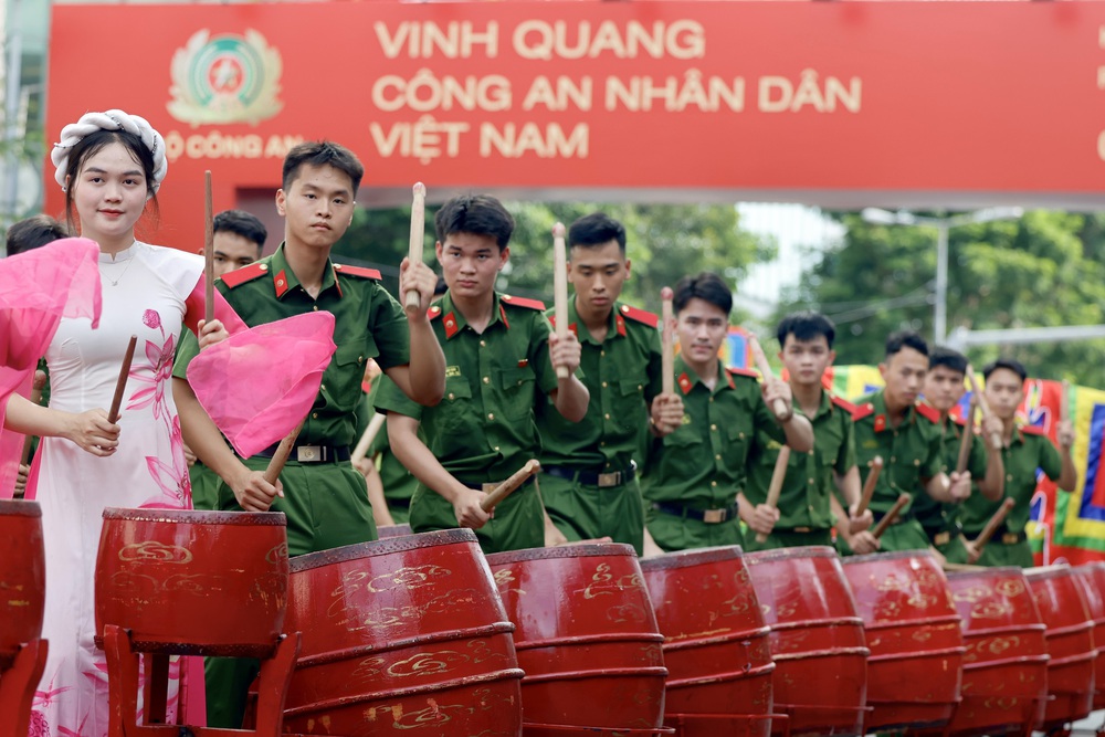 Nhiều hoạt động đặc sắc trong chương trình “Vinh quang Công an nhân dân Việt Nam” - Ảnh 1.