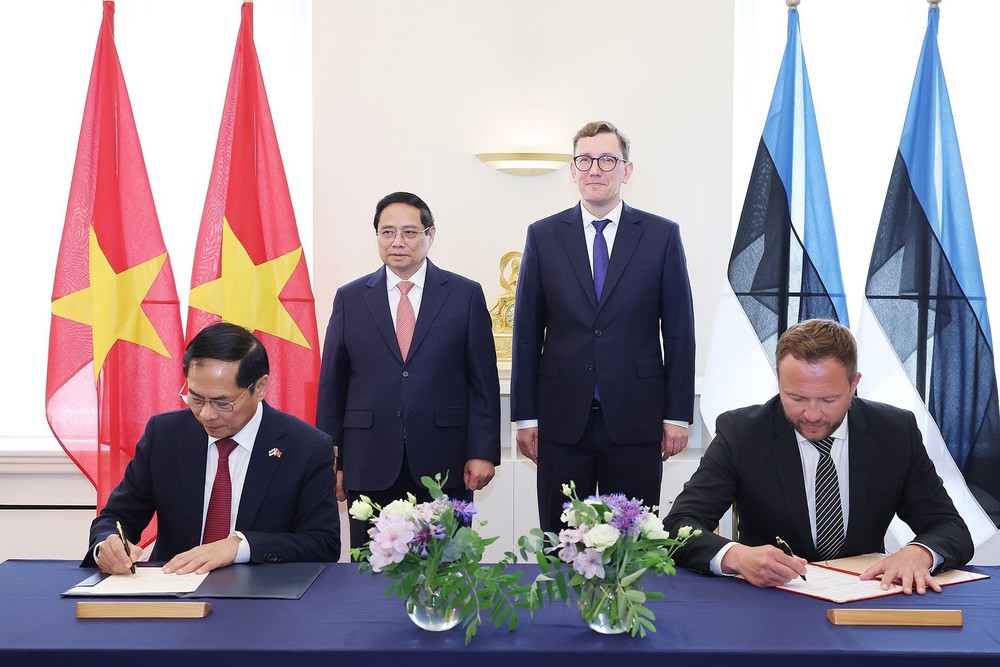 Hai Thủ tướng Việt Nam và Estonia chứng kiến lễ ký văn kiện hợp tác - Ảnh 3.