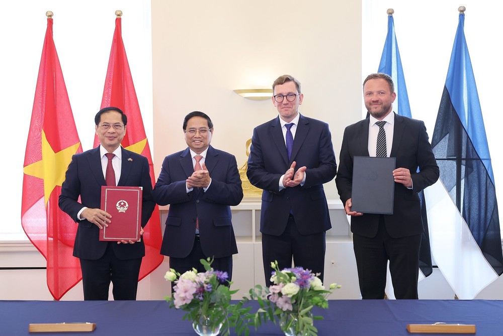 Hai Thủ tướng Việt Nam và Estonia chứng kiến lễ ký văn kiện hợp tác - Ảnh 4.