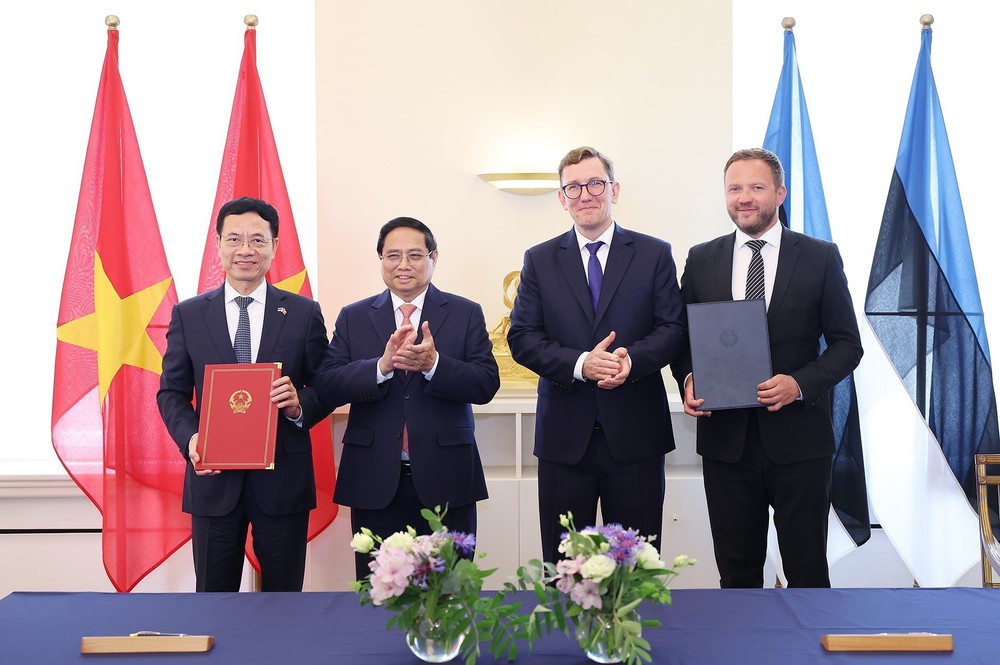 Hai Thủ tướng Việt Nam và Estonia chứng kiến lễ ký văn kiện hợp tác - Ảnh 2.