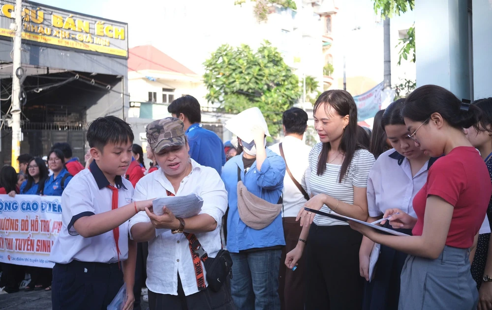 Hơn 76.000 thí sinh Thành phố Hồ Chí Minh thi lớp 10 công lập - Ảnh 5. Hơn 76.000 thí sinh Thành phố Hồ Chí Minh thi lớp 10 công lập - Ảnh 5.