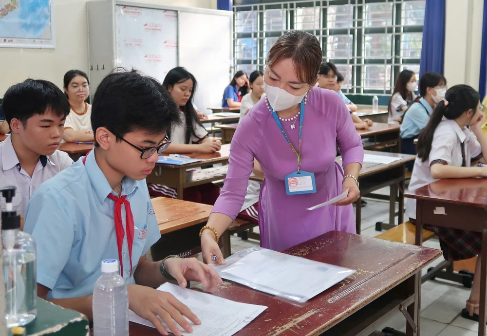 Hơn 76.000 thí sinh Thành phố Hồ Chí Minh thi lớp 10 công lập - Ảnh 4. Hơn 76.000 thí sinh Thành phố Hồ Chí Minh thi lớp 10 công lập - Ảnh 4.