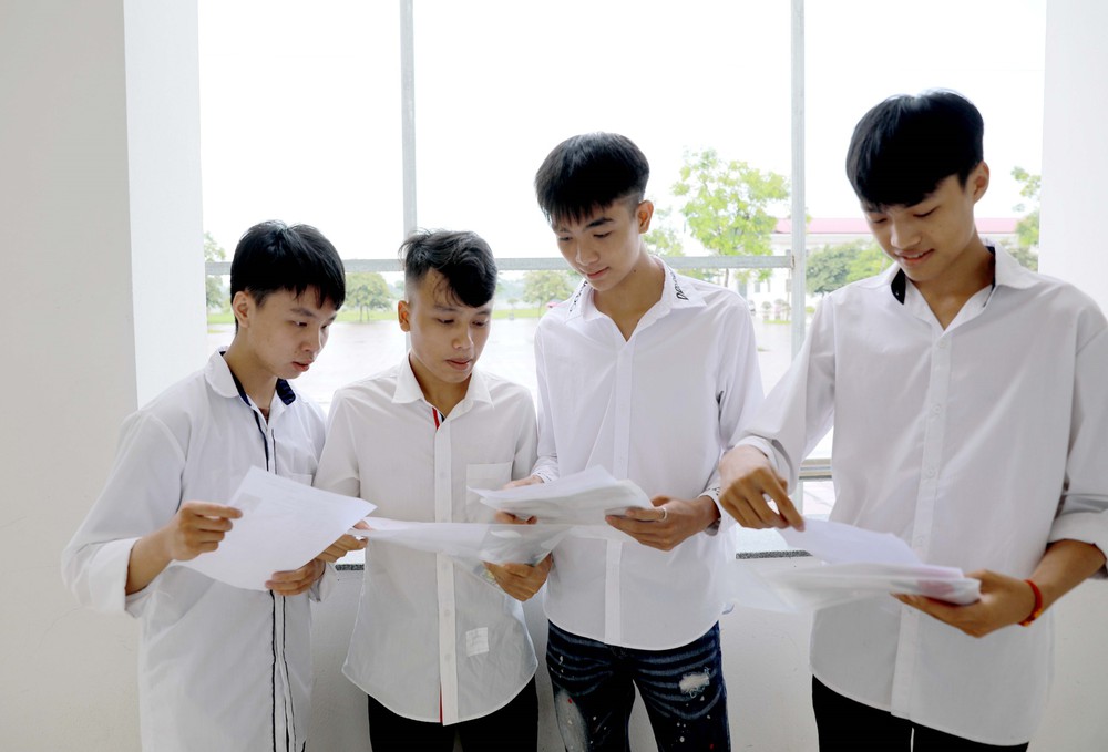 Bộ Giáo dục và Đào tạo yêu cầu các trường rà soát, giải trình về các tổ hợp xét tuyển - Ảnh 1.