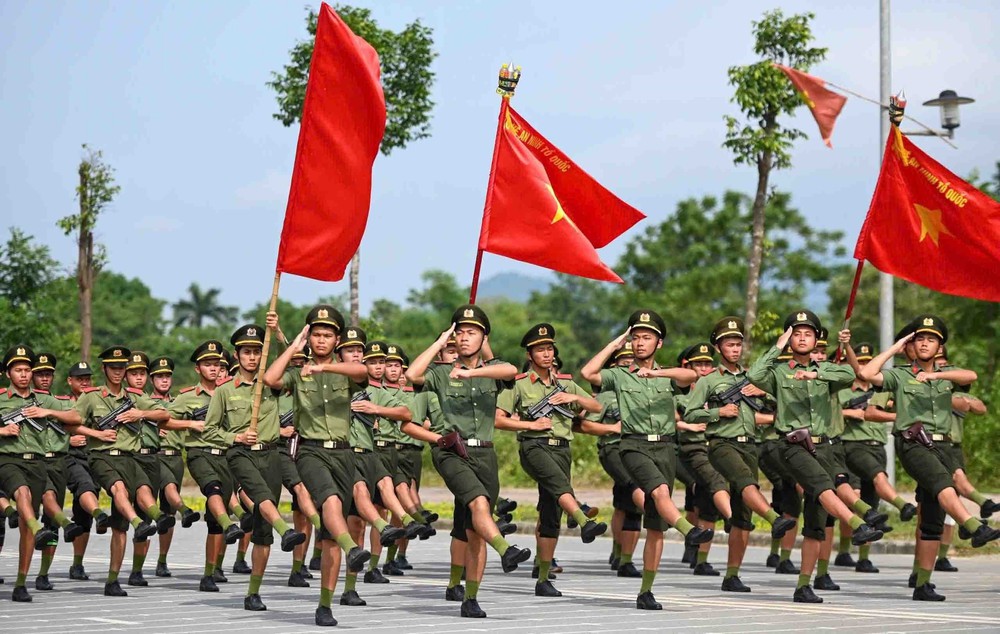 Chiến sĩ Công an nỗ lực tập luyện cho Lễ diễu binh mừng 80 năm Quốc khánh 2/9 - Ảnh 2.
