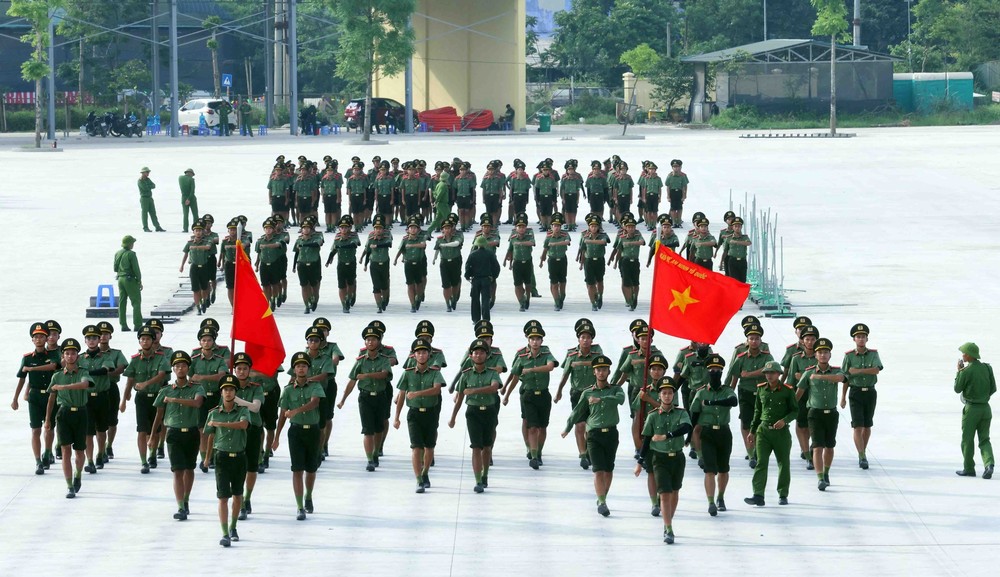 Chiến sĩ Công an nỗ lực tập luyện cho Lễ diễu binh mừng 80 năm Quốc khánh 2/9 - Ảnh 1.