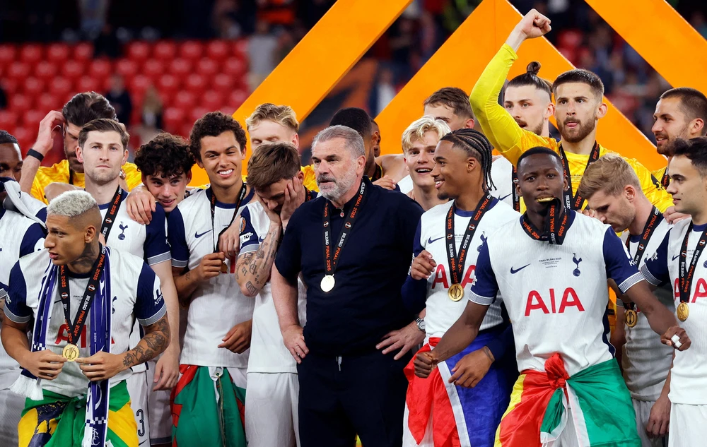 Dàn sao Tottenham 'nổi loạn' vì HLV Postecoglou bị sa thải một cách vô lý - Ảnh 2.