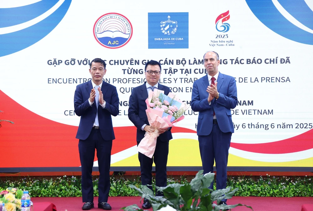 vnapotalgapmatcaccanbonhabaocuavietnamtunghoctapcongtactaicuba8076669-1749260772486569331019.jpg
