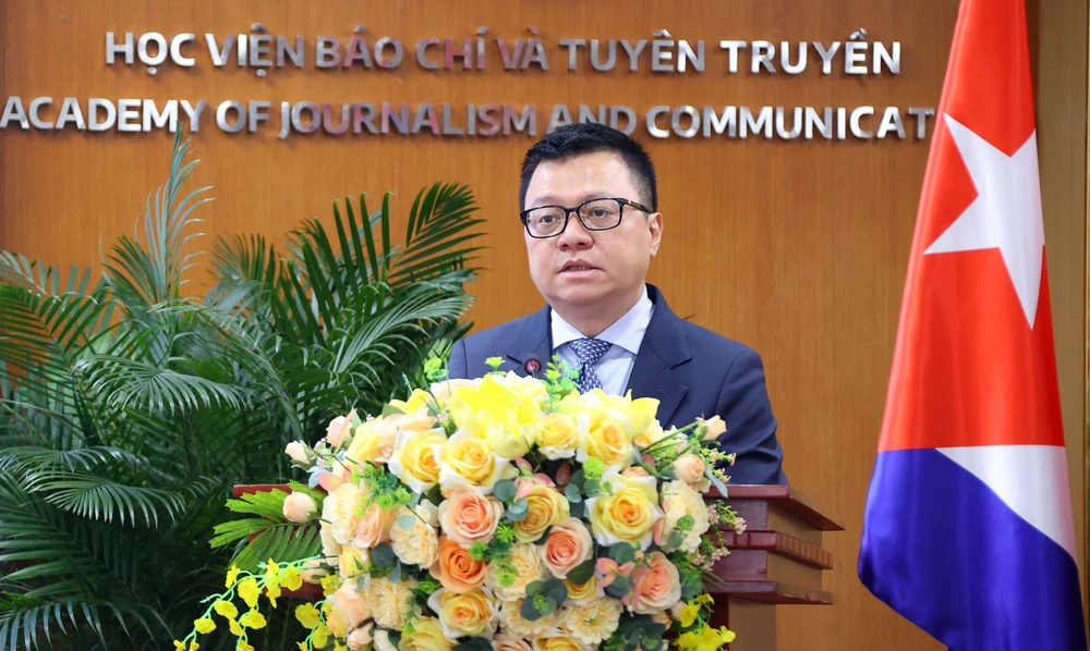 vnapotalgapmatcaccanbonhabaocuavietnamtunghoctapcongtactaicuba8076671-17492607725521030590529.jpg