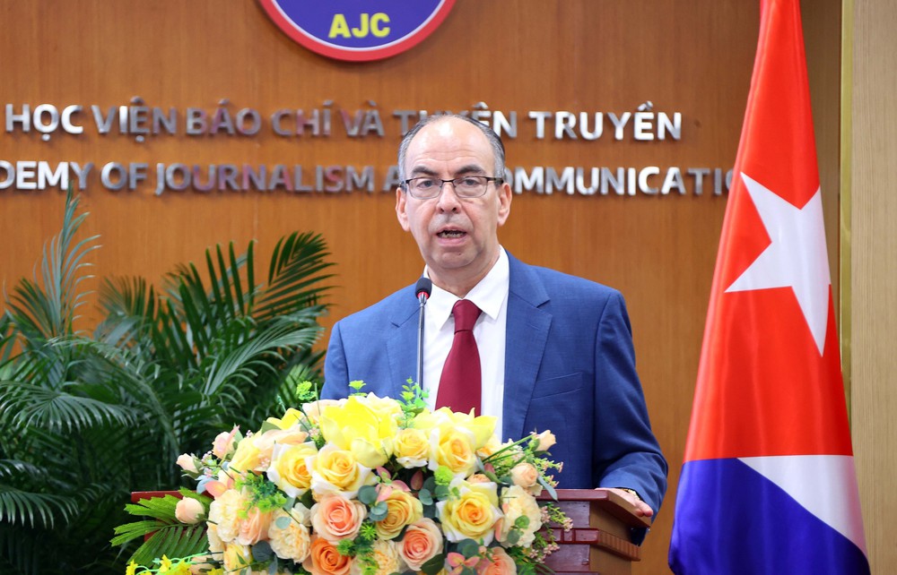 vnapotalgapmatcaccanbonhabaocuavietnamtunghoctapcongtactaicuba8076673-174926077240831126930.jpg