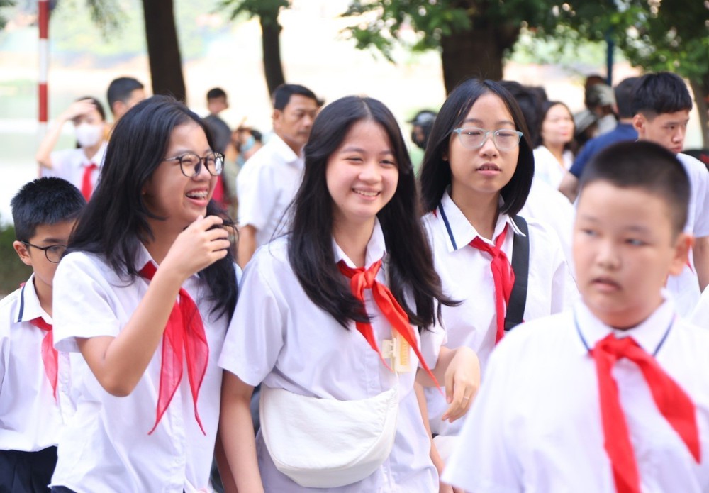 Thủ tướng chỉ thị về việc tổ chức dạy học 2 buổi/ngày và tổ chức sinh hoạt hè cho trẻ em - Ảnh 1.