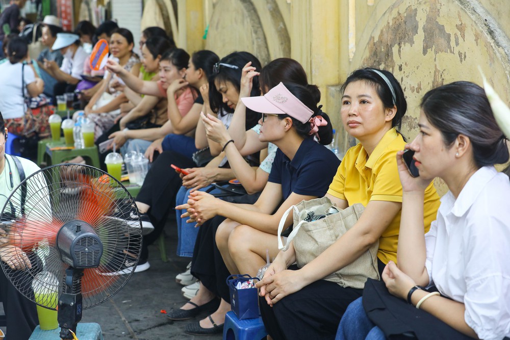 Hình ảnh thí sinh Hà Nội bước vào kỳ thi tuyển sinh vào lớp 10 - Ảnh 12. Hình ảnh thí sinh Hà Nội bước vào kỳ thi tuyển sinh vào lớp 10 - Ảnh 12.